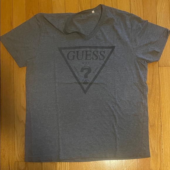 GUESS Men's Charcoal Tee - Picture 1 of 1